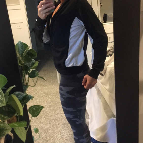 PUMA ZIP-UP JACKET - Picture 2 of 3